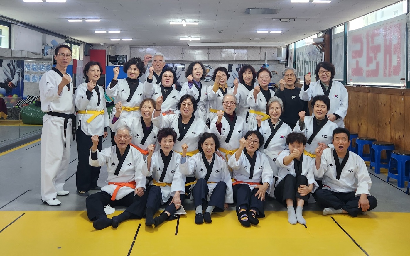 4. 실버태권도.jpg
